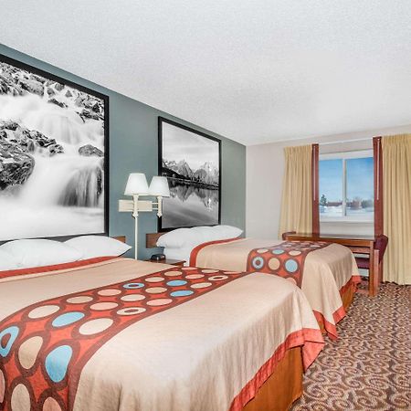 Super 8 by Wyndham Gillette Hotell Eksteriør bilde