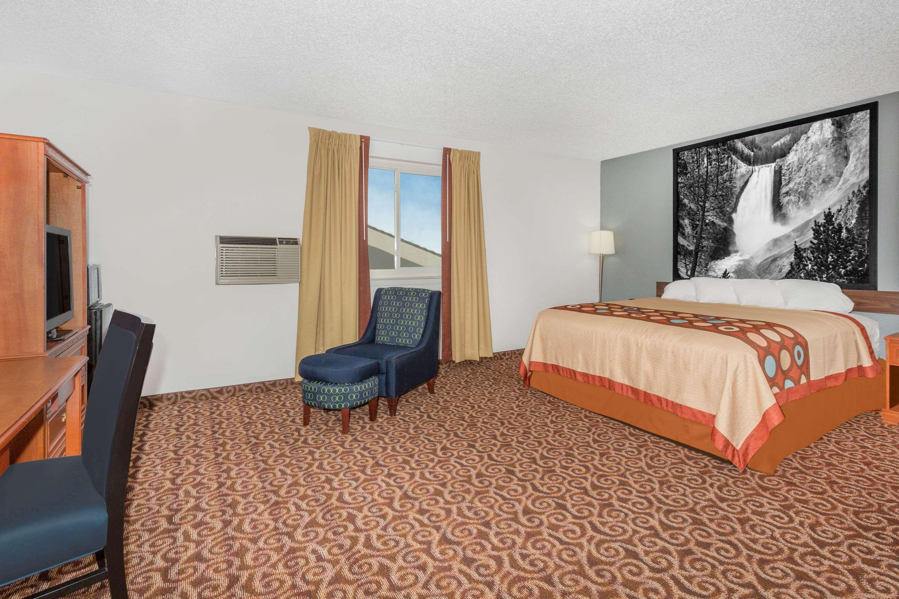 Super 8 by Wyndham Gillette Hotell Eksteriør bilde