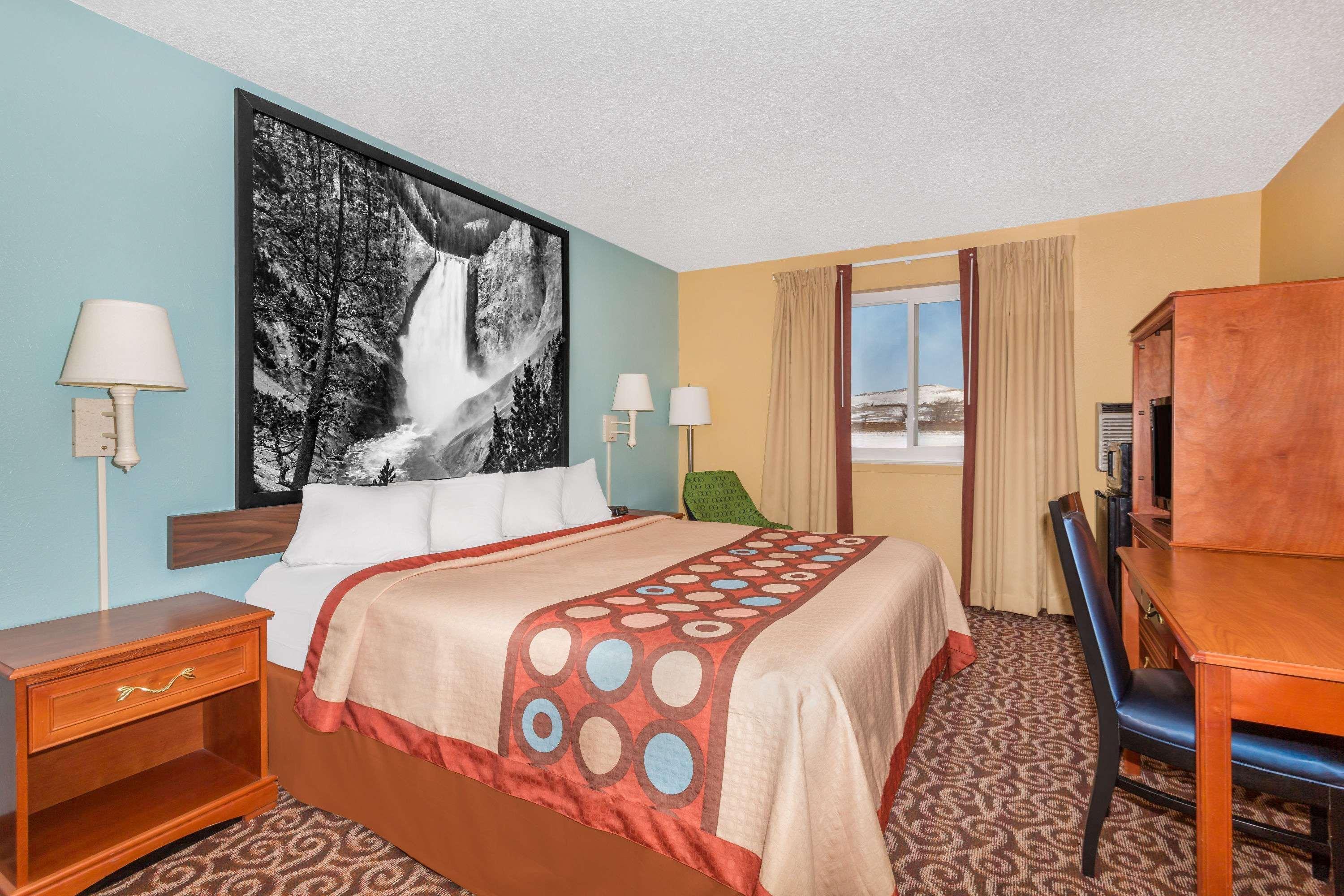 Super 8 by Wyndham Gillette Hotell Eksteriør bilde