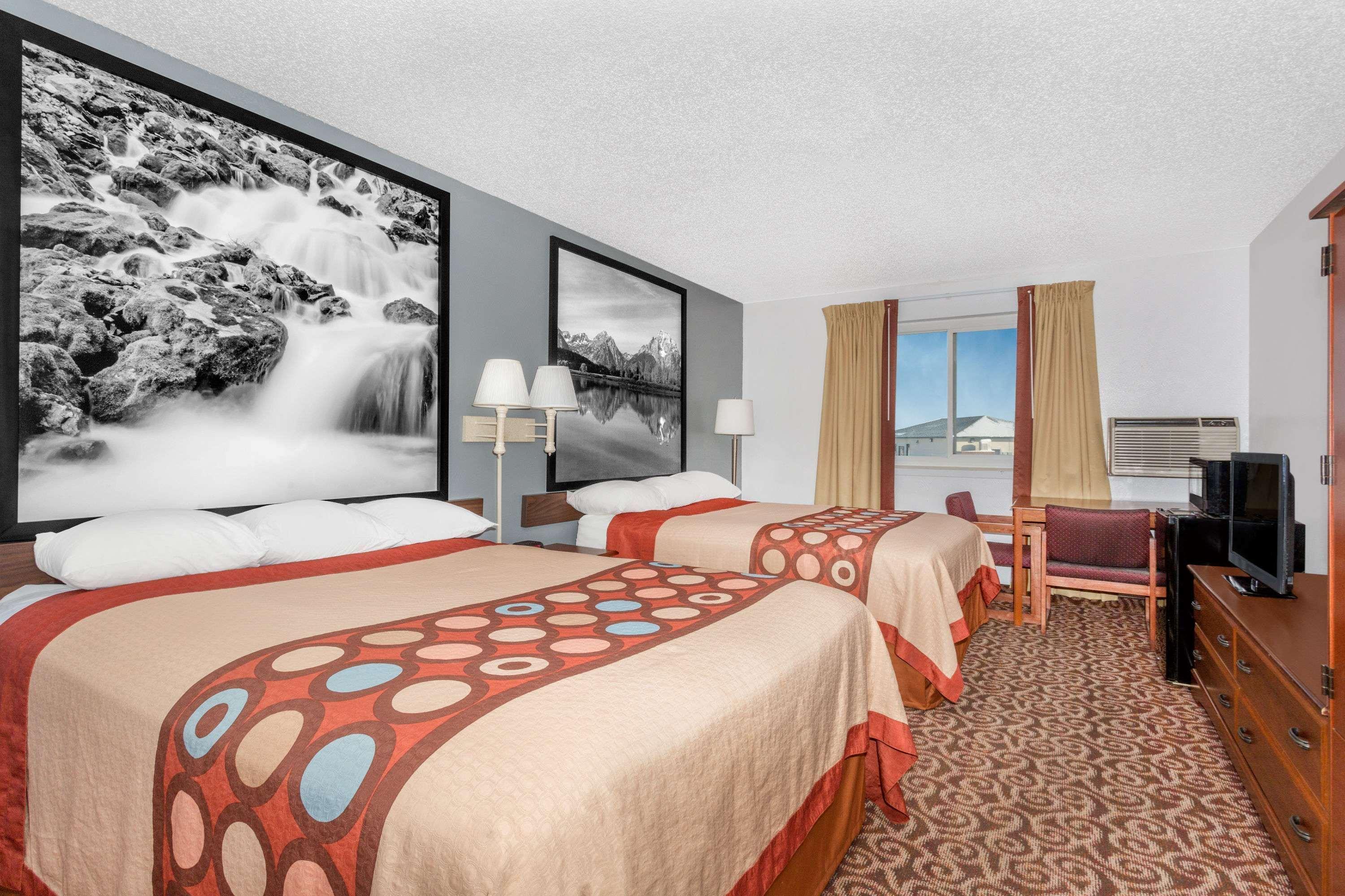 Super 8 by Wyndham Gillette Hotell Eksteriør bilde